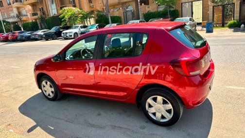 رينو 19 2019 أحمر أوتوماتيك مستعملة للبيع في القاهرة - 1