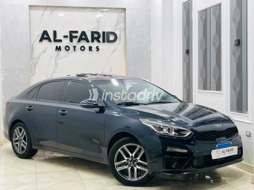 كيا جراند سيراتو 2019 أبيض أوتوماتيك مستعملة للبيع في الإسكندرية - 1