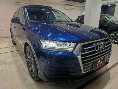 اودي Q7 2019 أزرق غامق أوتوماتيك مستعملة للبيع في مصر الجديدة - 2