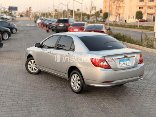 بى واى دى‬ F3 2025 فضي أوتوماتيك مستعملة للبيع في مدينة الشيخ زايد - 3