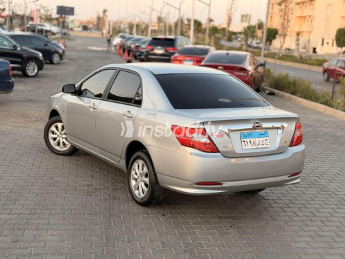 بى واى دى‬ F3 2025 فضي أوتوماتيك مستعملة للبيع في مدينة الشيخ زايد - 5