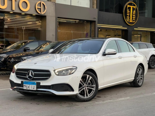 مرسيدس E 200 2021 أبيض أوتوماتيك مستعملة للبيع في شيراتون - 1