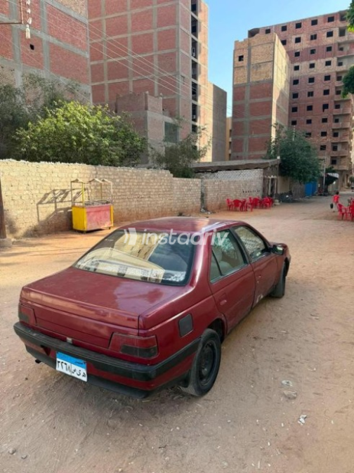 بيجو 405 1995 أحمر غامق يدوي مستعملة للبيع في سوهاج - 2