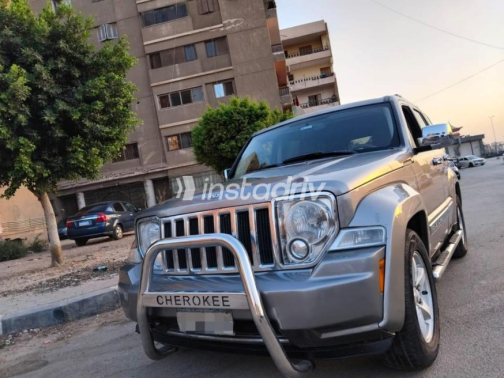 Jeep Cherokee 2010 Silver Automatic Used for Sale in Cairo - 1