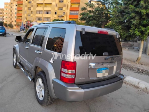 Jeep Cherokee 2010 Silver Automatic Used for Sale in Cairo - 3