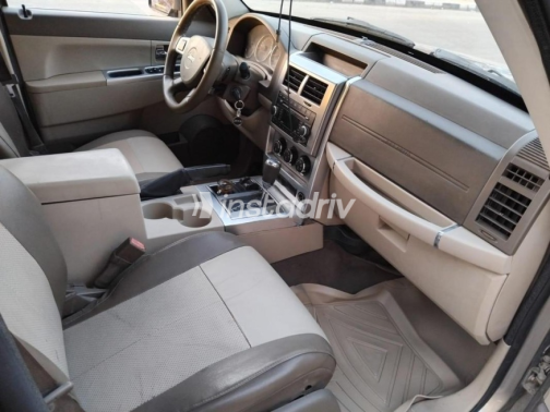 Jeep Cherokee 2010 Silver Automatic Used for Sale in Cairo - 4