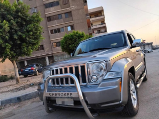 Jeep Cherokee 2010 Silver Automatic Used for Sale in Cairo