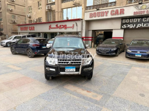Mitsubishi Pajero 2017 Black Automatic Used for Sale in Cairo - 2