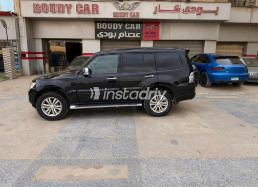 Mitsubishi Pajero 2017 Black Automatic Used for Sale in Cairo - 4