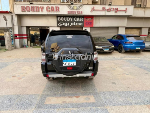 Mitsubishi Pajero 2017 Black Automatic Used for Sale in Cairo - 5