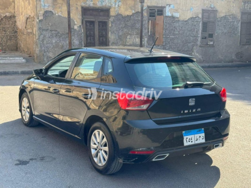 Seat Ibiza 2019 Black Manual Used for Sale in Nasr city - 3