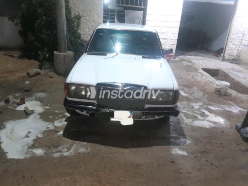 Mercedes E 200 1978 White Manual Used for Sale in Giza - 3