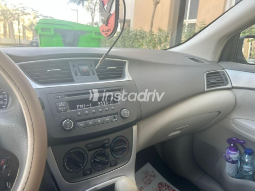 Nissan Sentra 2017 Silver Automatic Used for Sale in Al Shorouk - 1