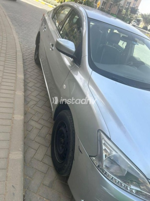 Nissan Sentra 2017 Silver Automatic Used for Sale in Al Shorouk - 2