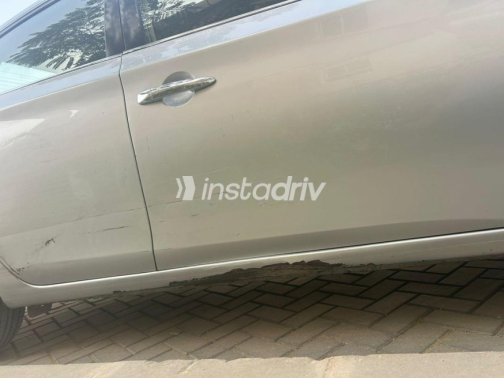 Nissan Sentra 2017 Silver Automatic Used for Sale in Al Shorouk - 4