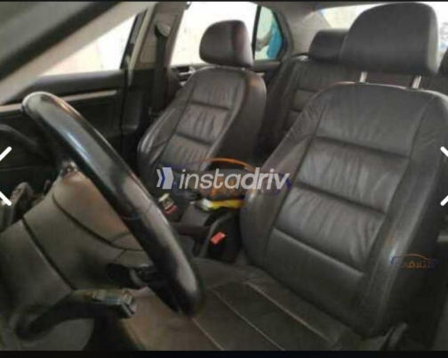 Volkswagen Jetta 2010 Black Automatic Used for Sale in Cairo - 3