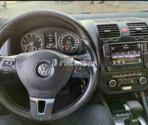 Volkswagen Jetta 2010 Black Automatic Used for Sale in Cairo - 4