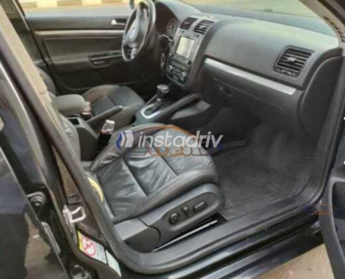 Volkswagen Jetta 2010 Black Automatic Used for Sale in Cairo - 5