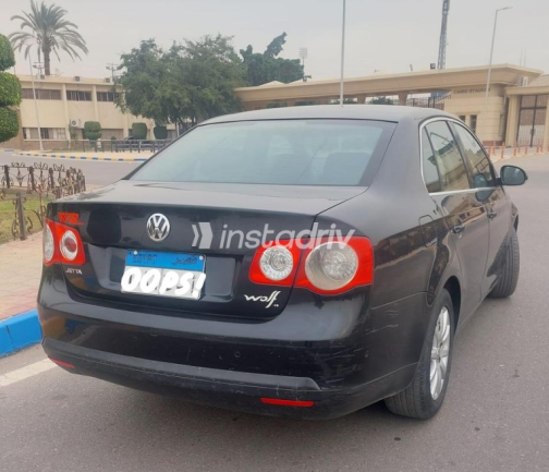 Volkswagen Jetta 2010 Black Automatic Used for Sale in Cairo - 6