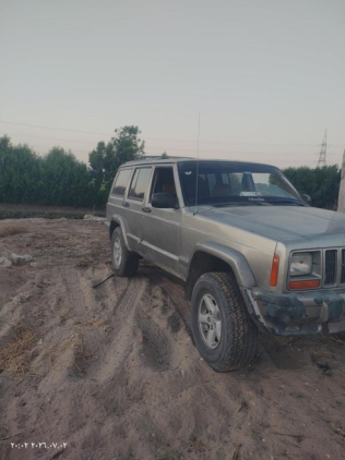 جيب شيروكي 2000 فضي أوتوماتيك مستعملة للبيع في دمياط
