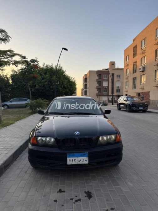 بي ام دبليو 318 2001 أسود أوتوماتيك مستعملة للبيع في مدينة الشيخ زايد - 3