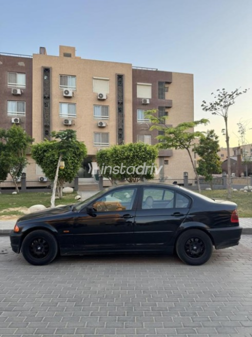 بي ام دبليو 318 2001 أسود أوتوماتيك مستعملة للبيع في مدينة الشيخ زايد - 4