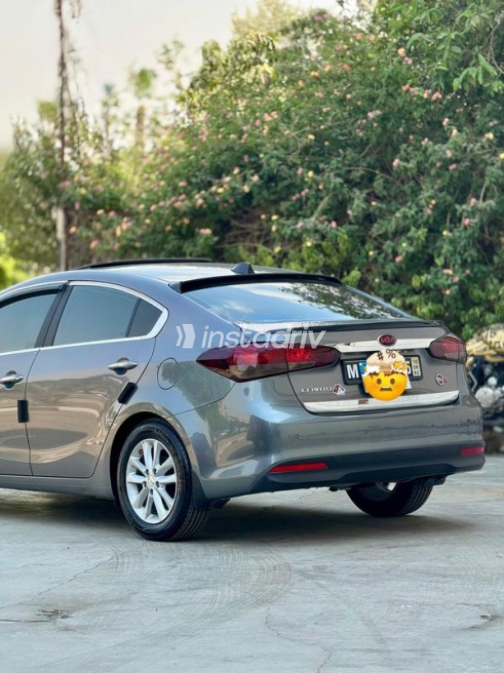 Kia Cerato 2017 Dark Gray Automatic Used for Sale in 10th of Ramadan - 2