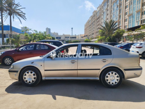 Skoda Octavia A4 2005 Bronze Automatic Used for Sale in Alexandria - 3