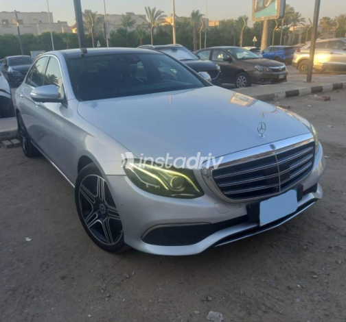 مرسيدس E 350 2018 فضي أوتوماتيك مستعملة للبيع في مدينة الشيخ زايد - 1
