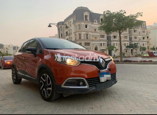 Renault Captur 2017 Orange Automatic Used for Sale in Cairo - 2