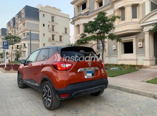 Renault Captur 2017 Orange Automatic Used for Sale in Cairo - 3