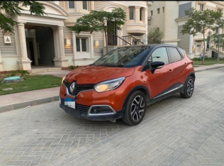 Renault Captur 2017 Orange Automatic Used for Sale in Cairo