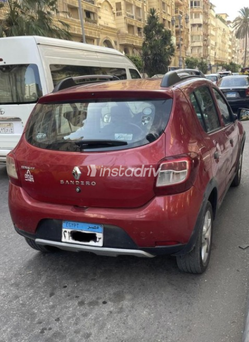 Renault Sandero Step Way 2017 White Automatic Used for Sale in Greater Cairo ( Cairo + Giza) - 3