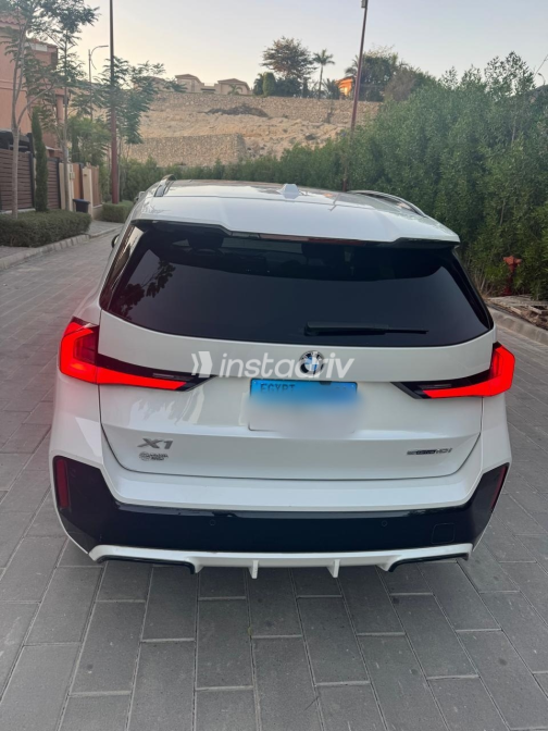 بي ام دبليو X1 2025 أبيض أوتوماتيك مستعملة للبيع في الإسكندرية - 1