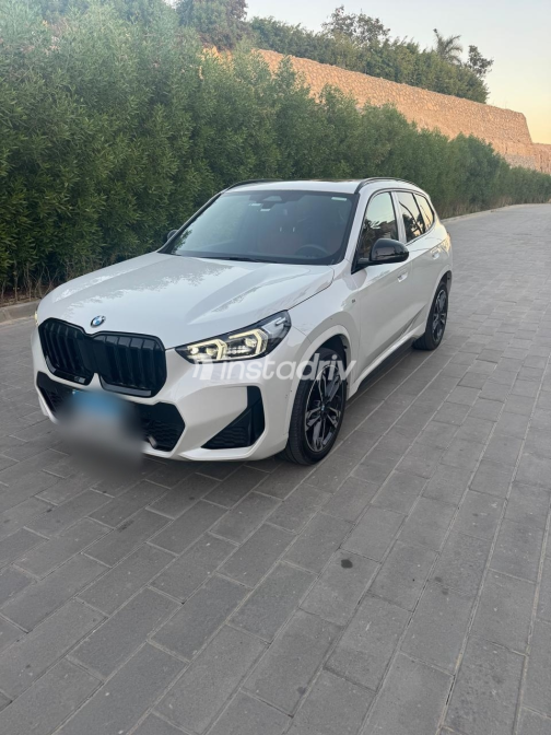 بي ام دبليو X1 2025 أبيض أوتوماتيك مستعملة للبيع في الإسكندرية - 4