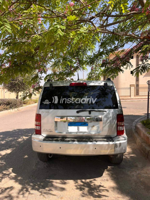 Jeep Cherokee 2011 Silver Automatic Used for Sale in Giza - 1