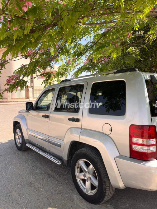 Jeep Cherokee 2011 Silver Automatic Used for Sale in Giza - 5