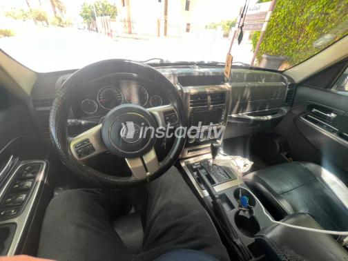 Jeep Cherokee 2011 Silver Automatic Used for Sale in Giza - 6
