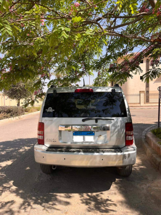 Jeep Cherokee 2011 Silver Automatic Used for Sale in Giza
