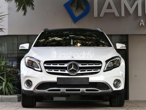 Mercedes GLA 200 2019 White Automatic Used for Sale in Cairo - 2