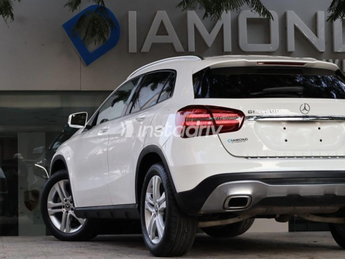 Mercedes GLA 200 2019 White Automatic Used for Sale in Cairo - 10