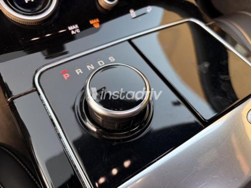 Land Rover Velar 2020 White Automatic Used for Sale in Greater Cairo ( Cairo + Giza) - 9