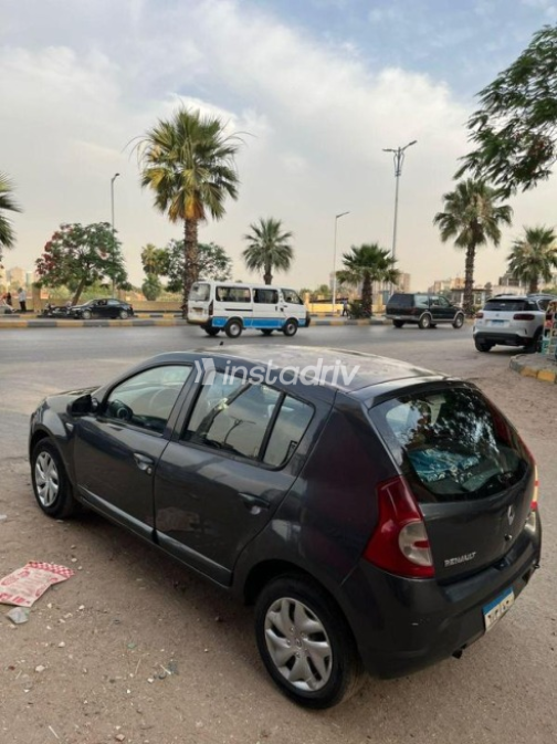 Renault Sandero 2014 Dark Gray Automatic Used for Sale in Dahab - 4