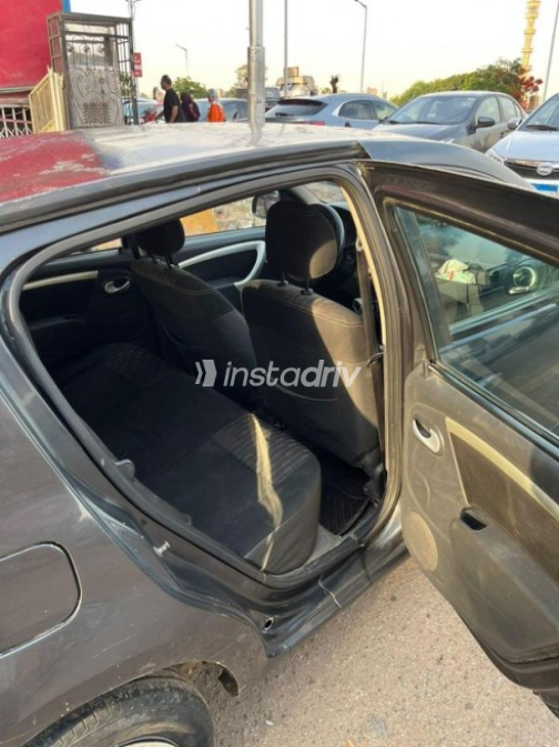 Renault Sandero 2014 Dark Gray Automatic Used for Sale in Dahab - 7