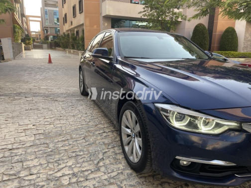 BMW 318 2019 Dark Blue Automatic Used for Sale in Cairo - 4