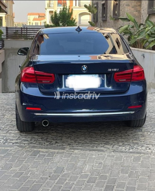BMW 318 2019 Dark Blue Automatic Used for Sale in Cairo - 10