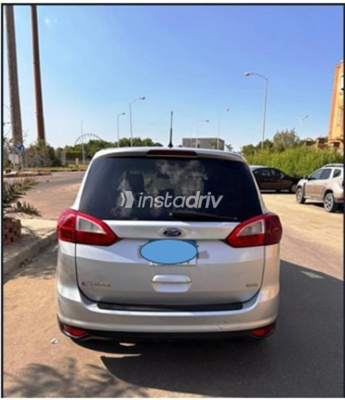 Ford C-Max 2017 Silver Automatic Used for Sale in Sheikh Zayed City - 2
