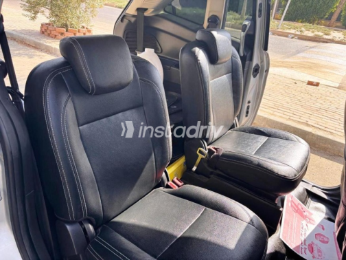 Ford C-Max 2017 Silver Automatic Used for Sale in Sheikh Zayed City - 5