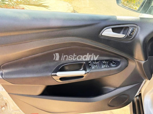 Ford C-Max 2017 Silver Automatic Used for Sale in Sheikh Zayed City - 7