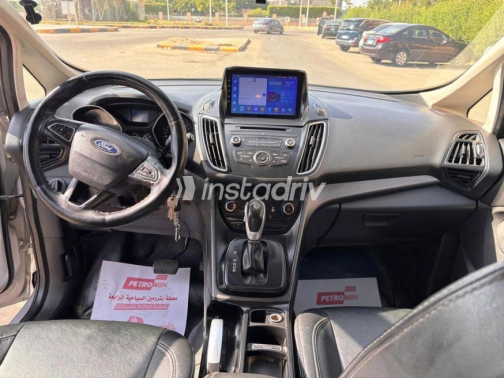Ford C-Max 2017 Silver Automatic Used for Sale in Sheikh Zayed City - 9